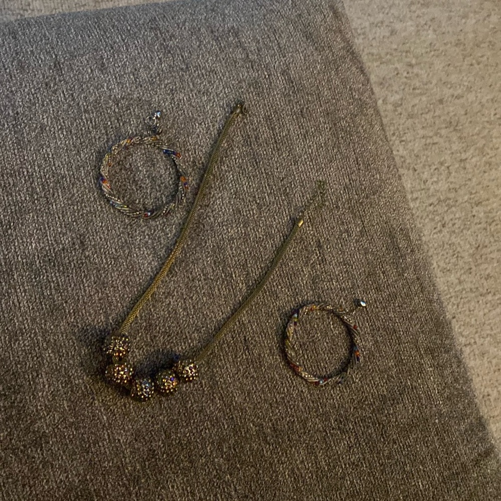 Fashion jewelry earrings, and a necklace